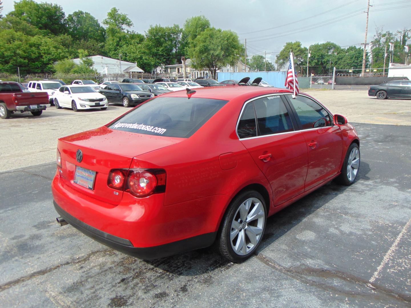 2009 Red Volkswagen Jetta (3VWRM71K49M) with an 5-Cyl 2.5 Liter engine, Automatic, 6-Spd w/Overdrive and Tiptronic transmission, located at 2105 Dixie Hwy, Louisville, KY, 40210, (502) 772-3333, 38.220932, -85.795441 - Photo#6